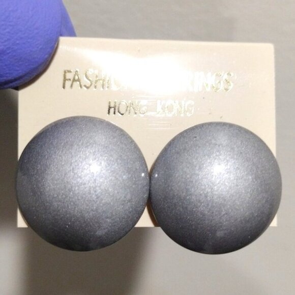 Retro 1980s Grey Enameled Metal Dome Stud Earrings – Stylish Women's Jewelry - Picture 1 of 6